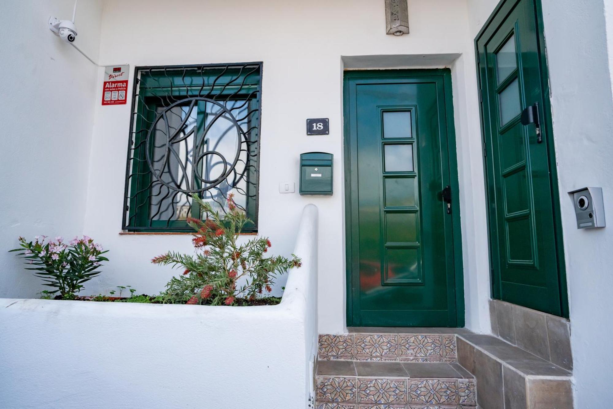 Casa Julio - Alcala Complete Coastal Retreat - Entire Apartment - 3 Min Walk From The Ocean - Shared Entrance With Host Exterior foto